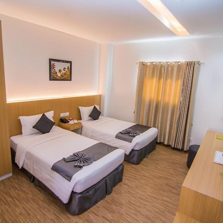 Botahtaung Hotel Yangon Exterior photo