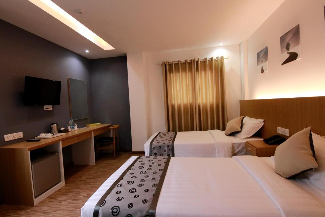 Botahtaung Hotel Yangon Exterior photo