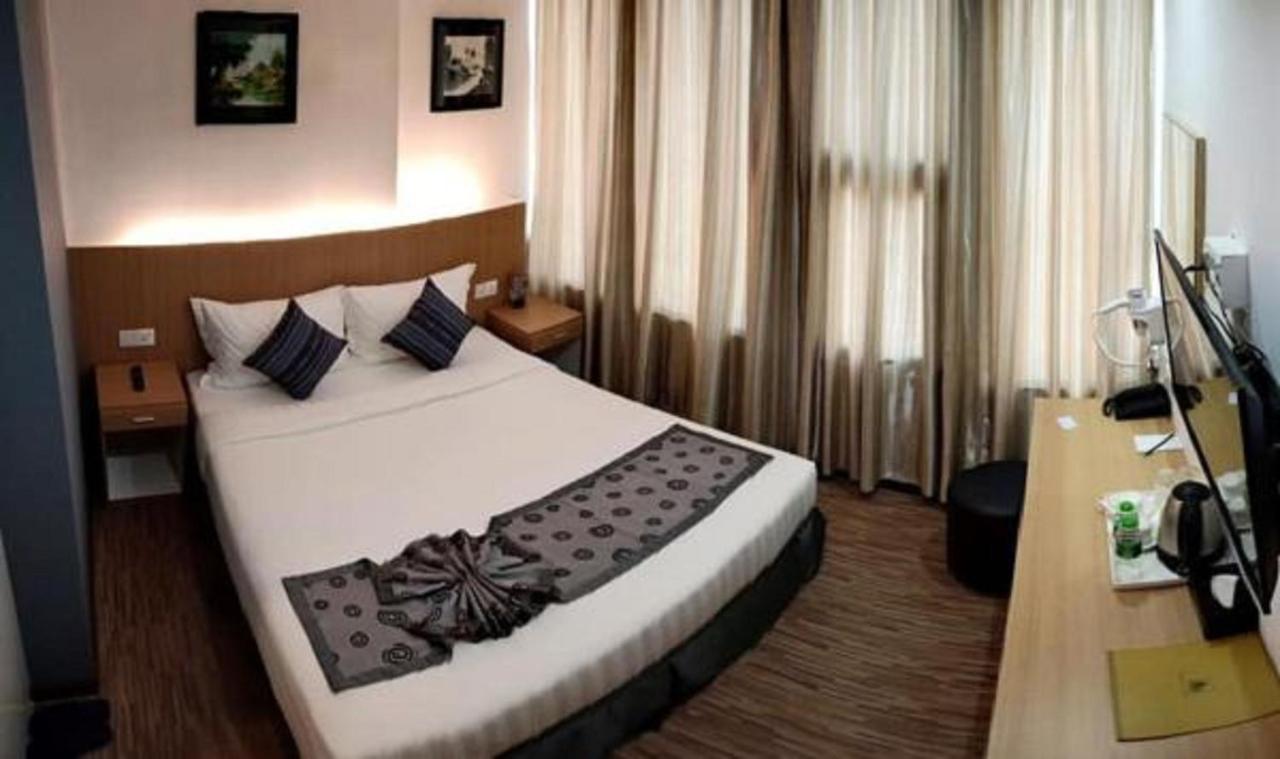 Botahtaung Hotel Yangon Exterior photo