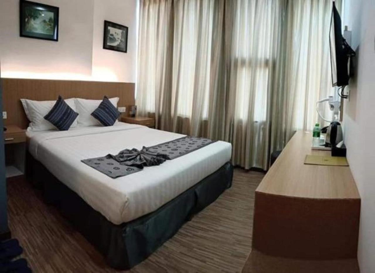 Botahtaung Hotel Yangon Exterior photo