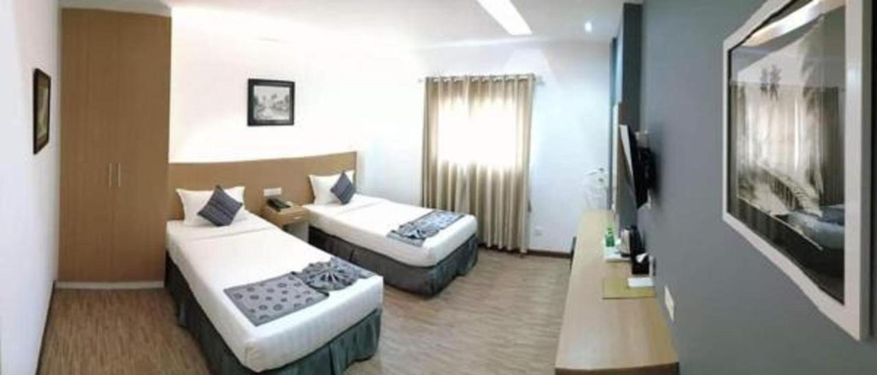 Botahtaung Hotel Yangon Exterior photo