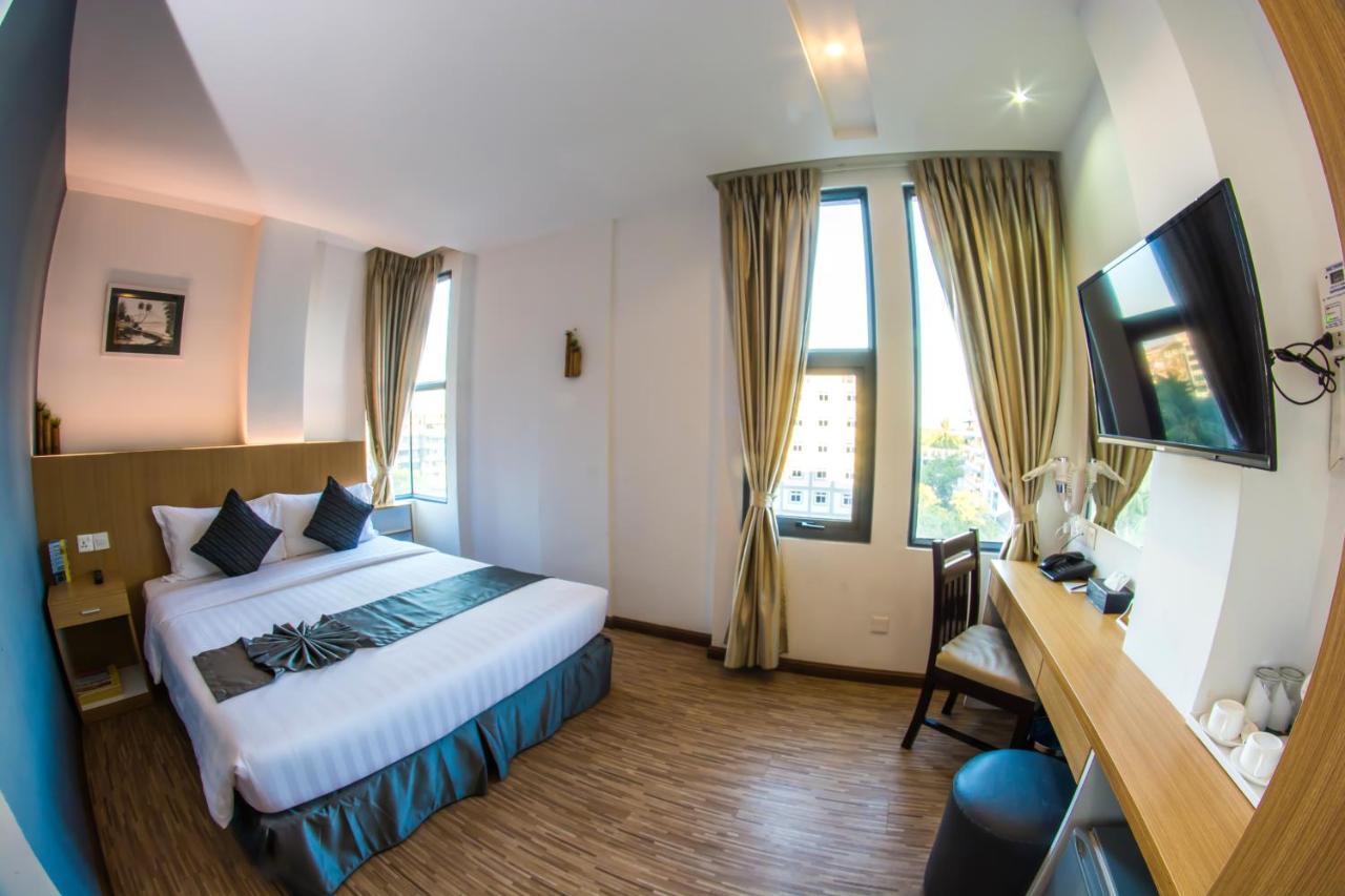 Botahtaung Hotel Yangon Exterior photo