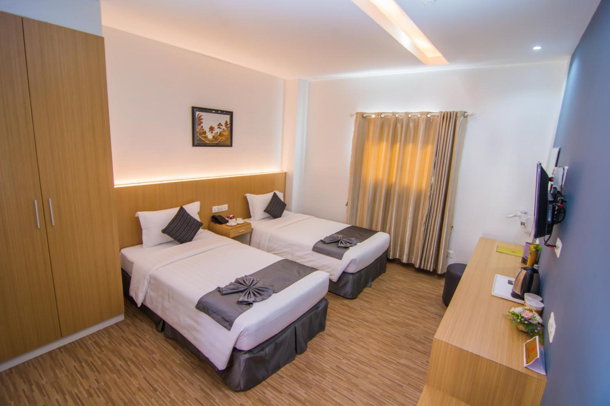 Botahtaung Hotel Yangon Exterior photo