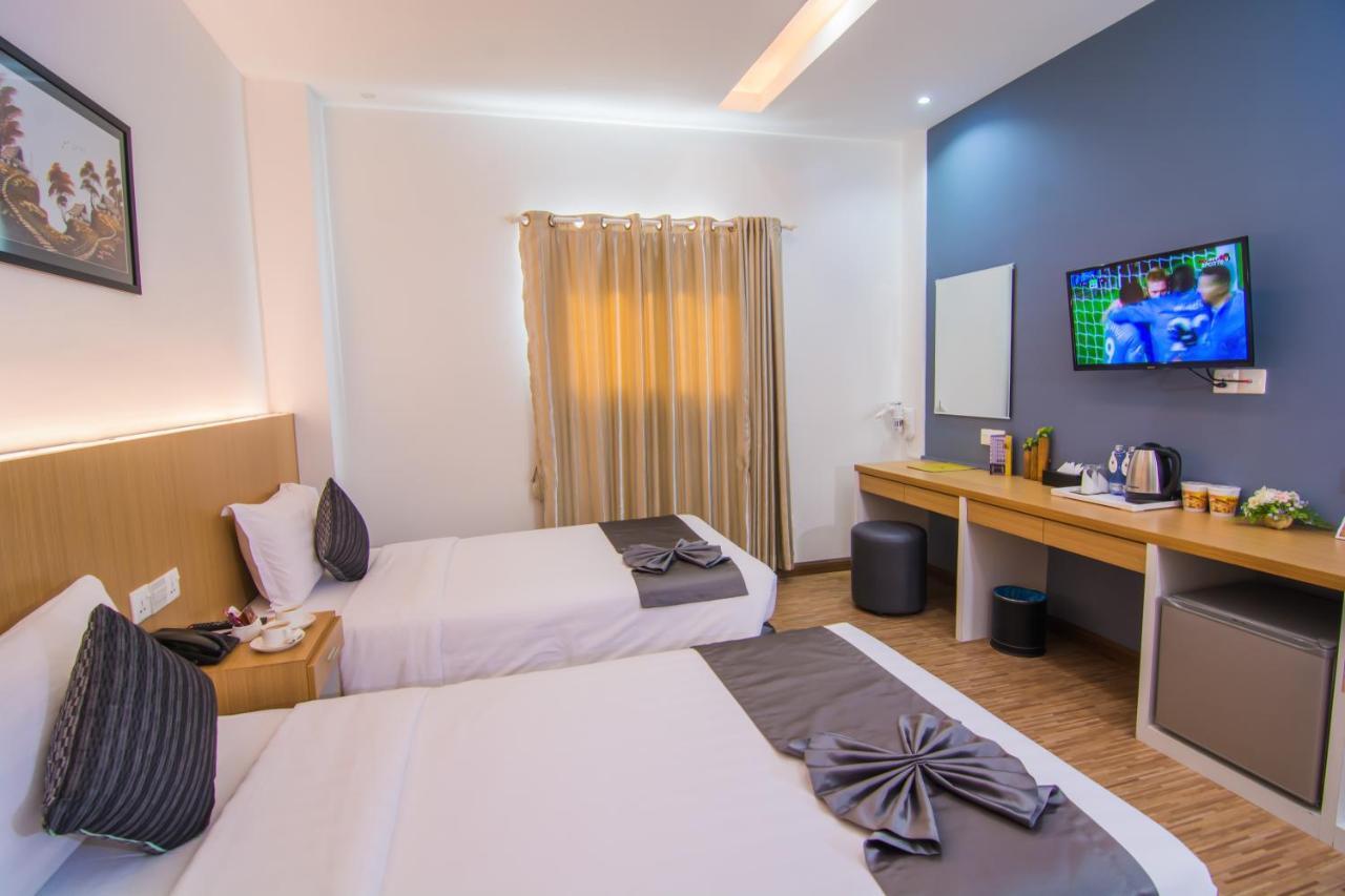 Botahtaung Hotel Yangon Exterior photo